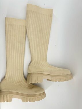 CUCCOO size 40 knee length cream color boot Women's Size 9